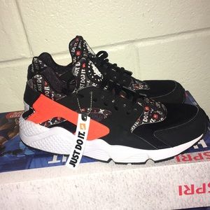 Nike Air Huarache Just Do It Edition